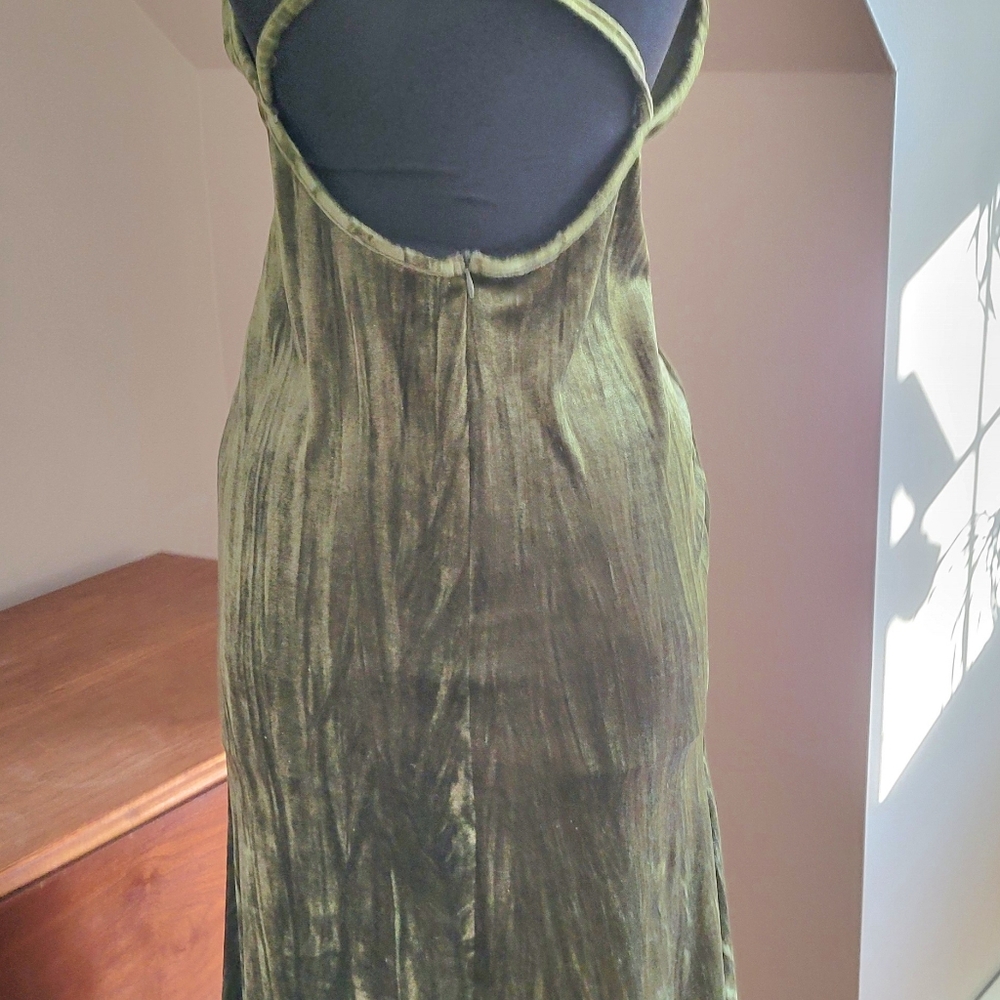 Emerald green velvety long gown - Picture 4 of 6